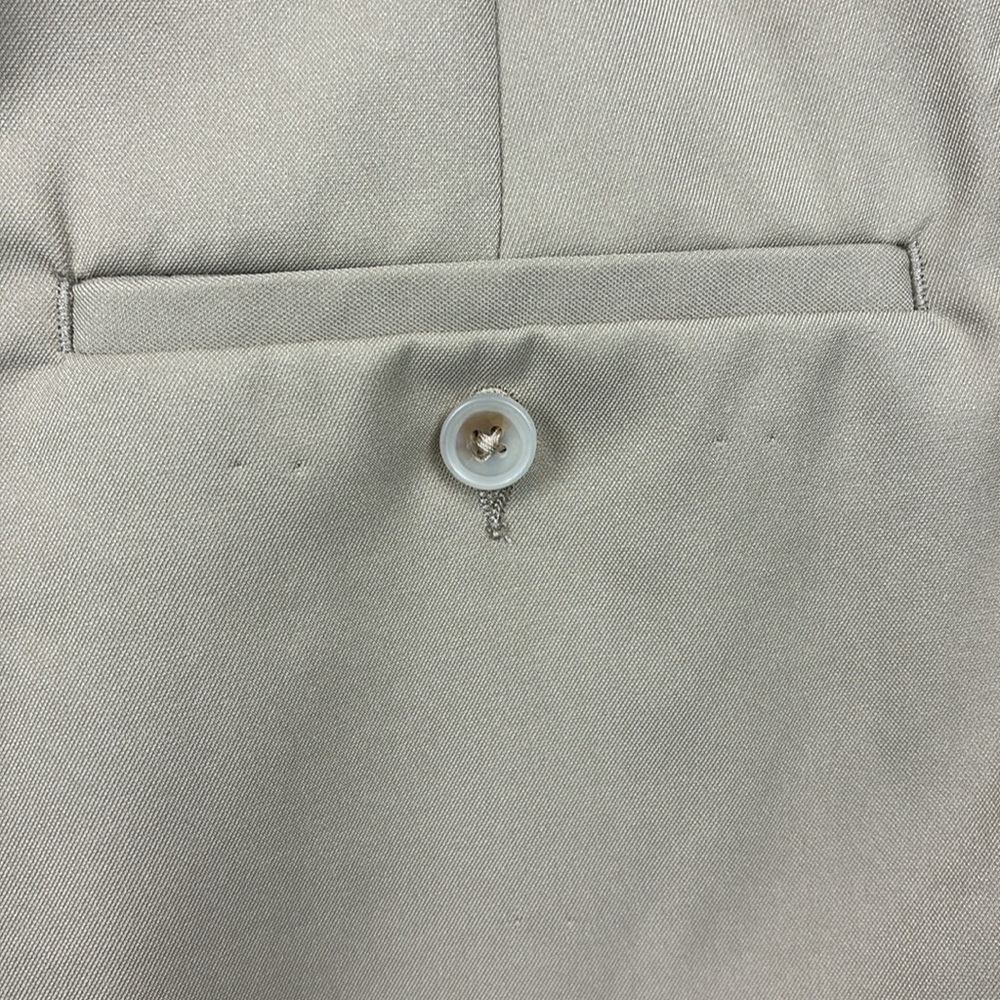 Cool 18 Pro || Men's Golf Shorts; Size 38; Khaki Color; 100% Polyester - Picture 5 of 9